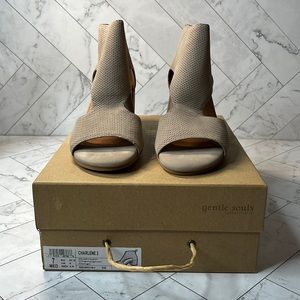 Gentle Souls by Kenneth Cole Charlene 2 Size 7 in Mushroom